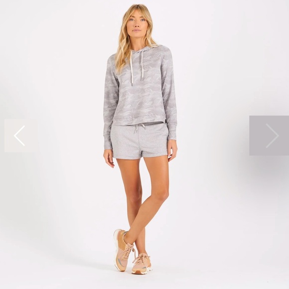 Vuori Halo Essential Dream Knit Hoodie Sweatshirt Light Gray Camo Crop Medium - Picture 4 of 6